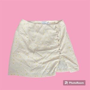 💛 Princess Polly Daisy print skirt💛